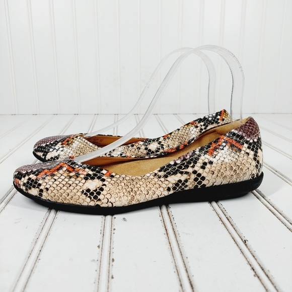 NEW Naturalizer Women's Vivienne Snakeskin Slip On Casual Comfy Flats M81 - Picture 1 of 9